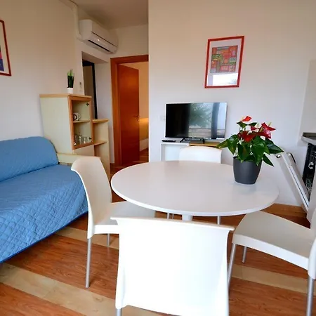 Enjoy The Sea From Our Relaxing Flat Апартаменты *